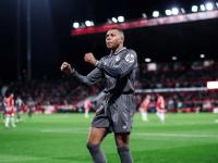 IM电竞官网首页-法国传奇球员在比赛中展现出强大实力