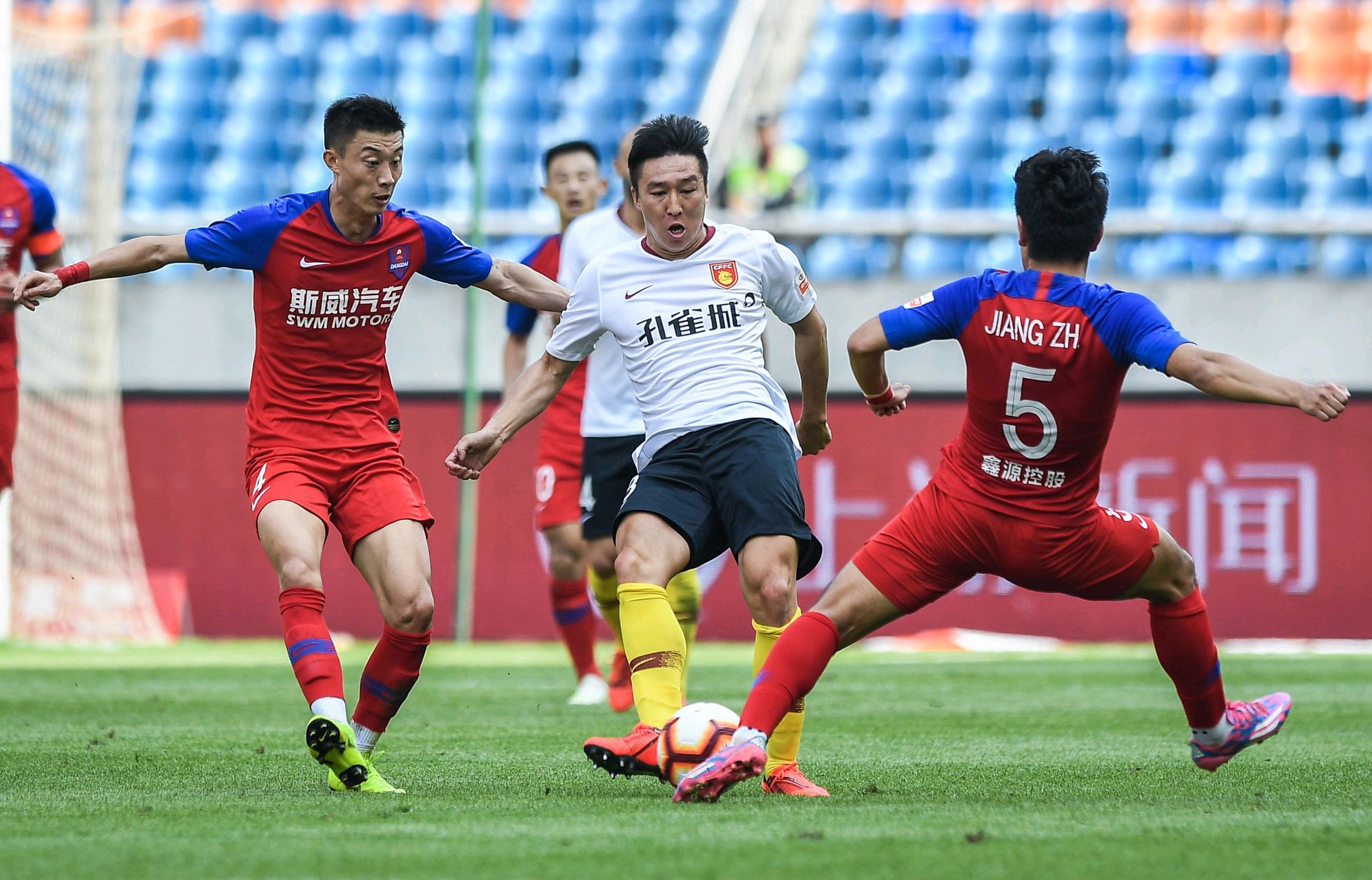 斯威客胜建业,中超冲顶状态火爆 斯威客胜建业,中超冲顶状态火爆