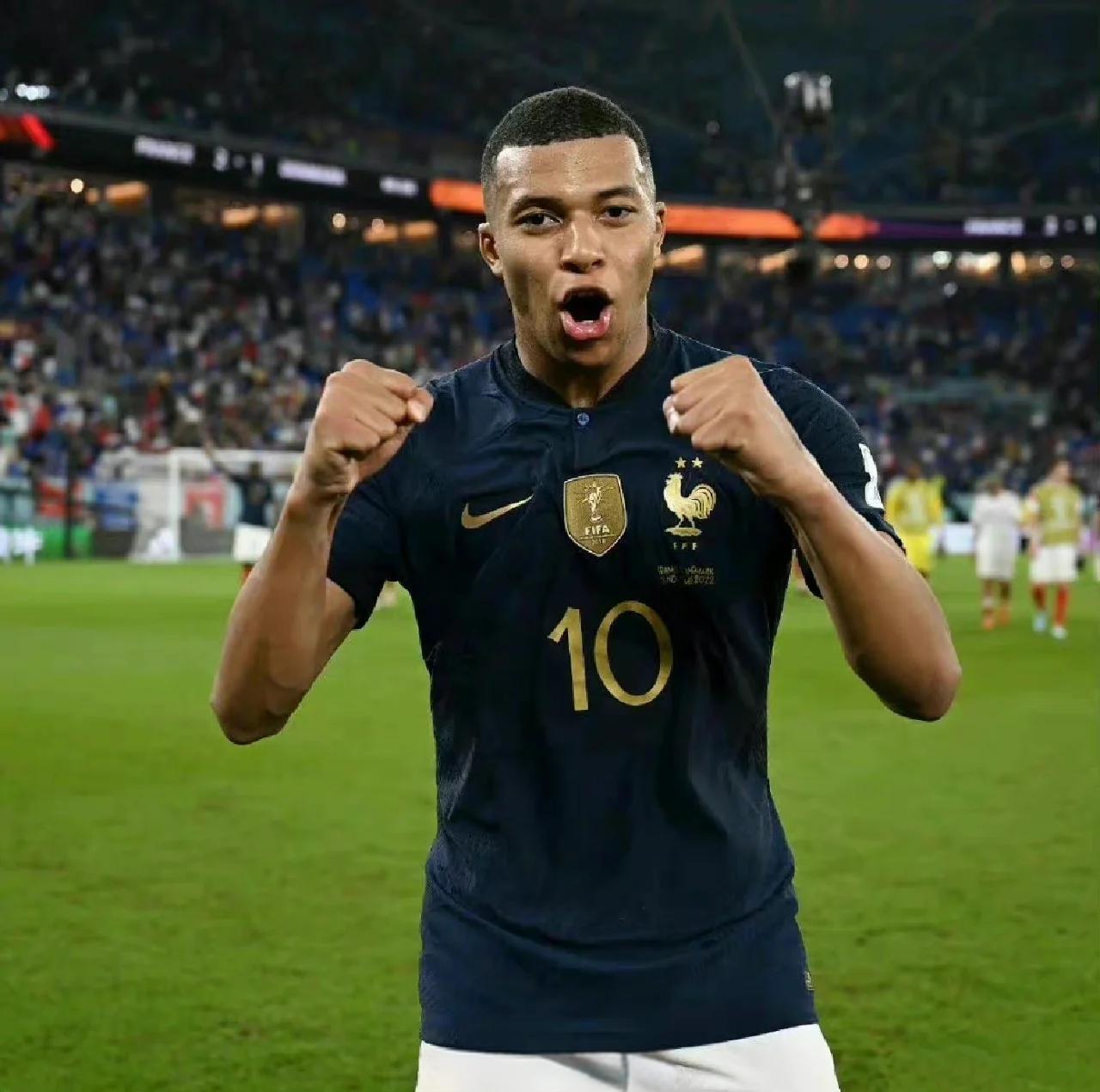 法国传奇球员在比赛中展现出强大实力