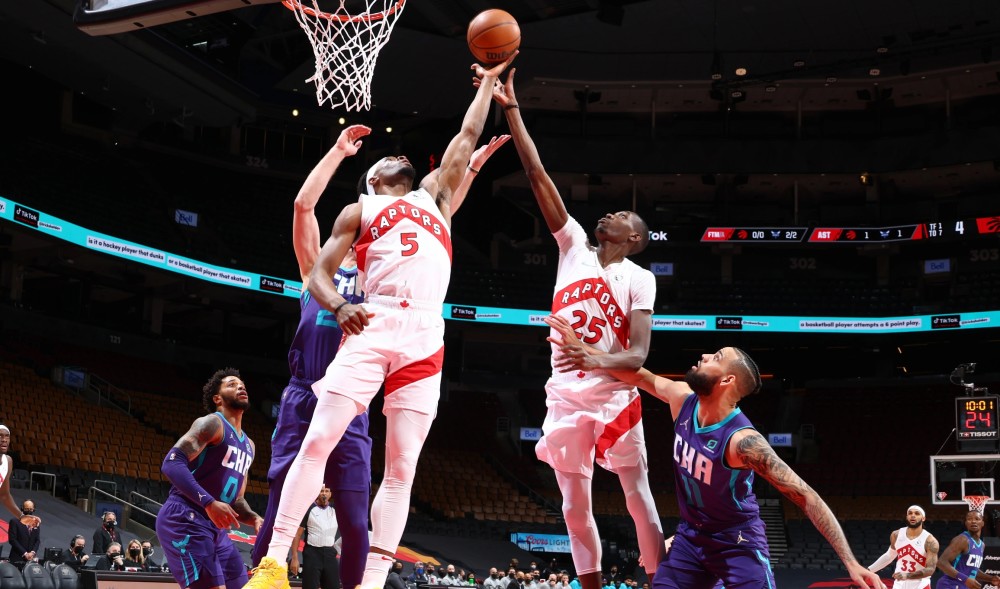 黄蜂全队发挥出色，赢下关键战役的简单介绍