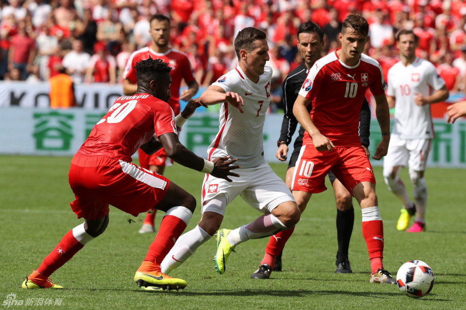 波兰队险胜瑞士，取得关键三分