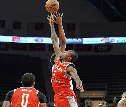 广州富力成绩波动频繁，球员整体状态不佳