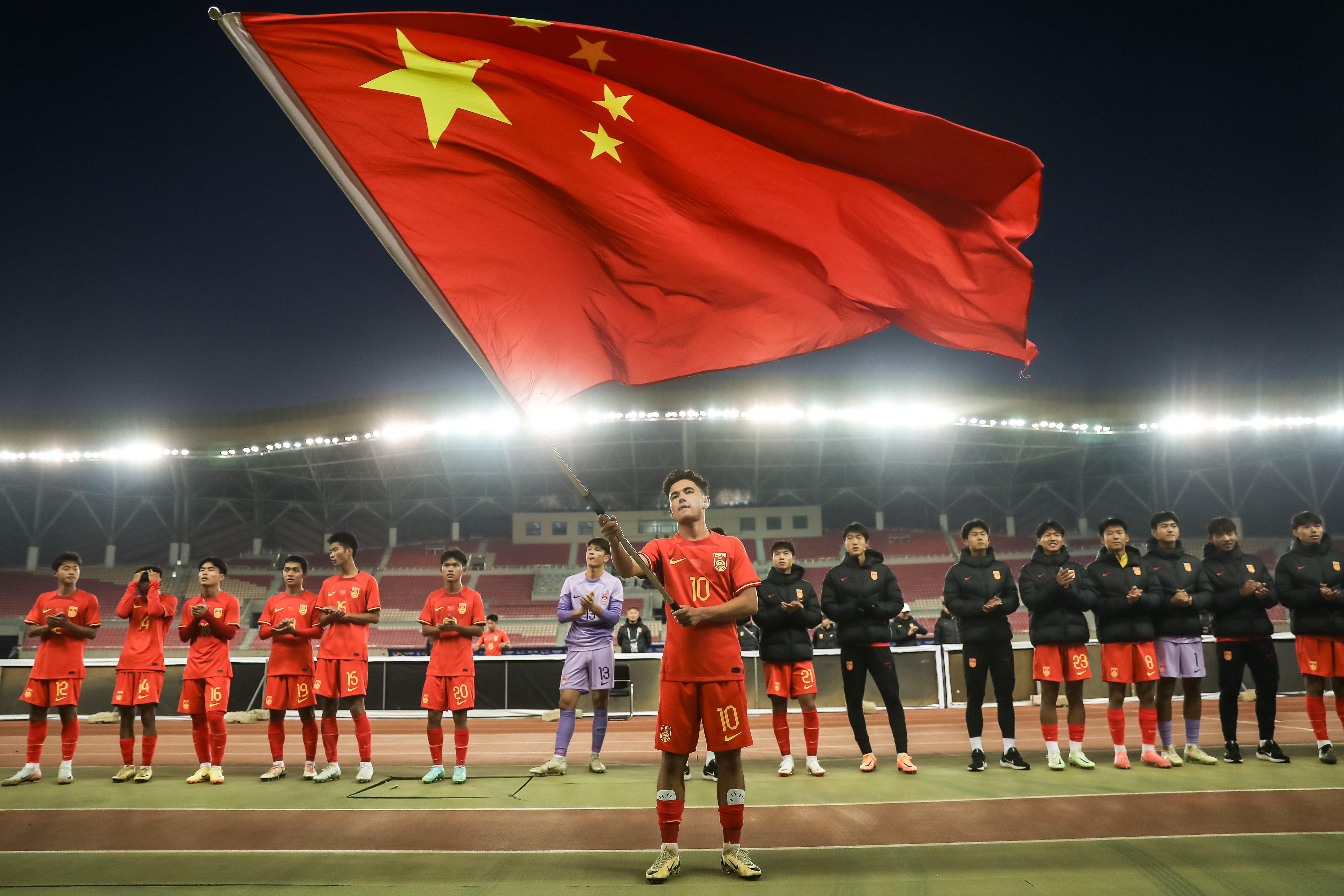 国家队在比赛中斩获佳绩,夺冠 国家队在比赛中斩获佳绩,夺冠