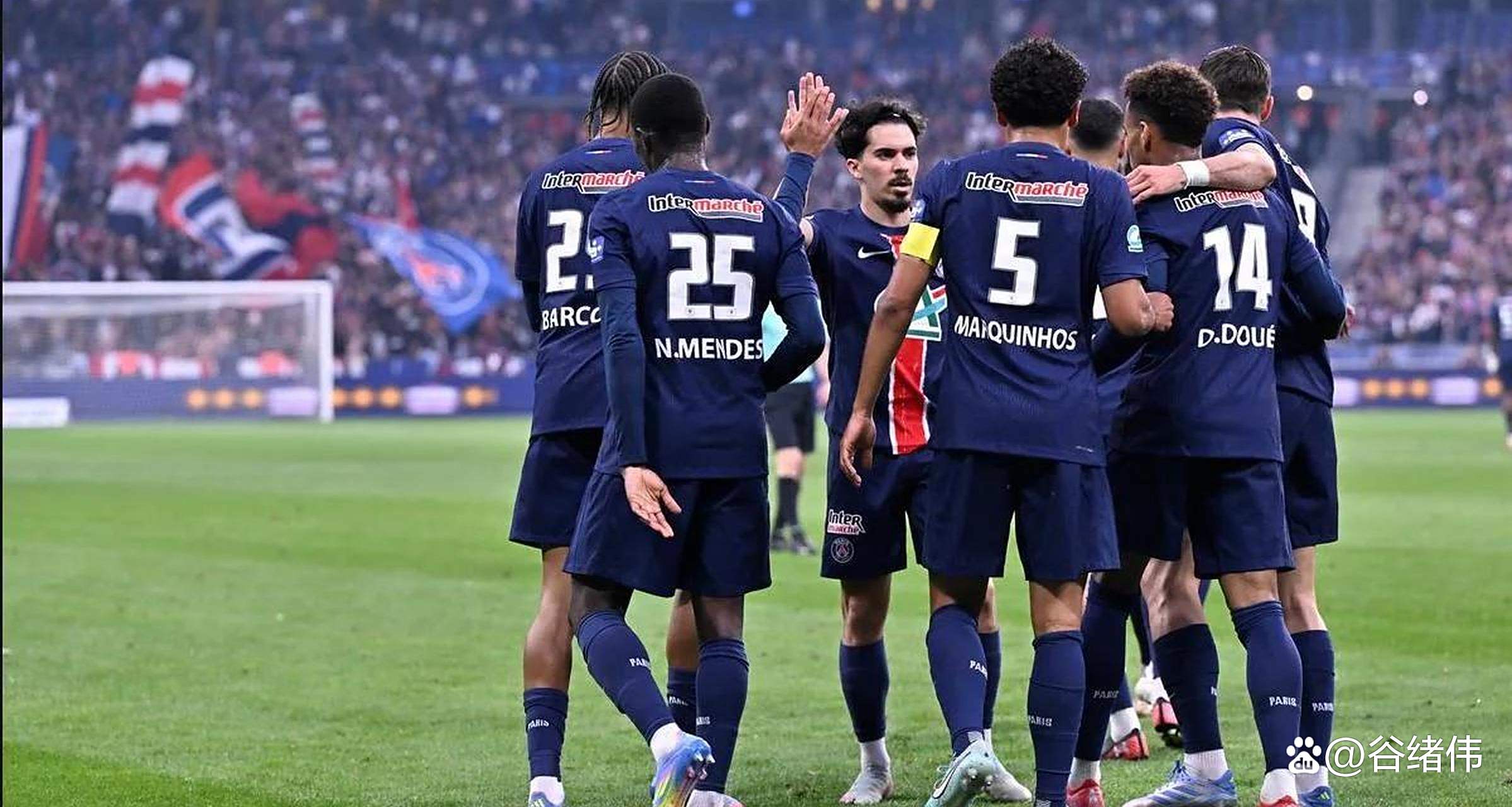 顶级球队实力碰撞,赛场内外都是精彩 顶级球队实力碰撞,赛场内外都是精彩