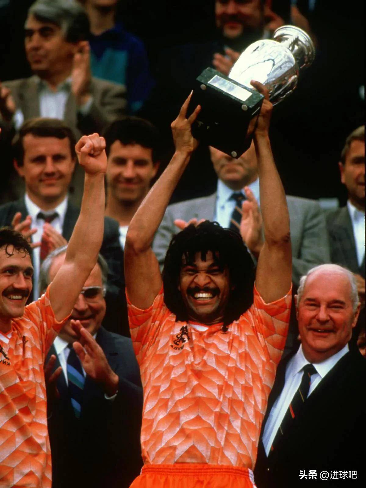 欧洲联赛选手风采展露，技艺精湛观众惊叹的简单介绍