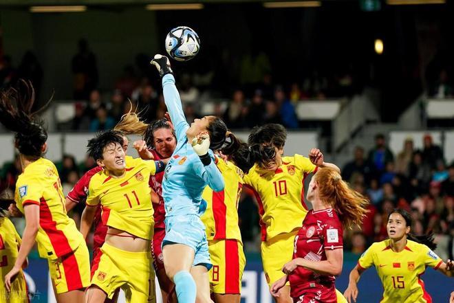 英格兰羽毛球队强势泰国羽毛球队，辛杜制霸全场的简单介绍