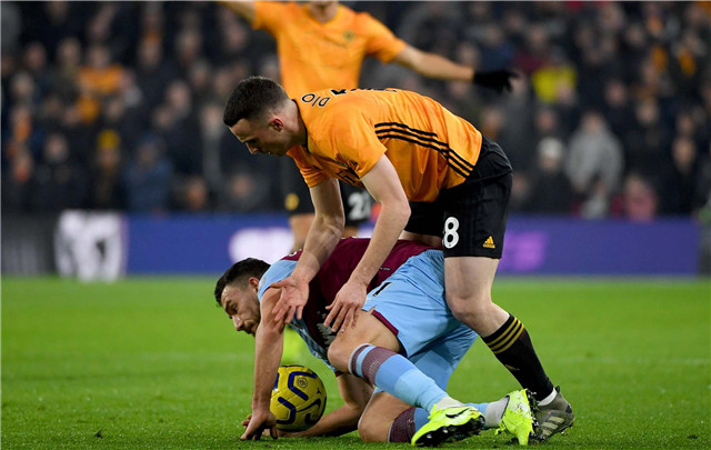 艾维顿客场击败狼队,实现胜利保持竞争性 艾维顿客场击败狼队,实现胜利保持竞争性