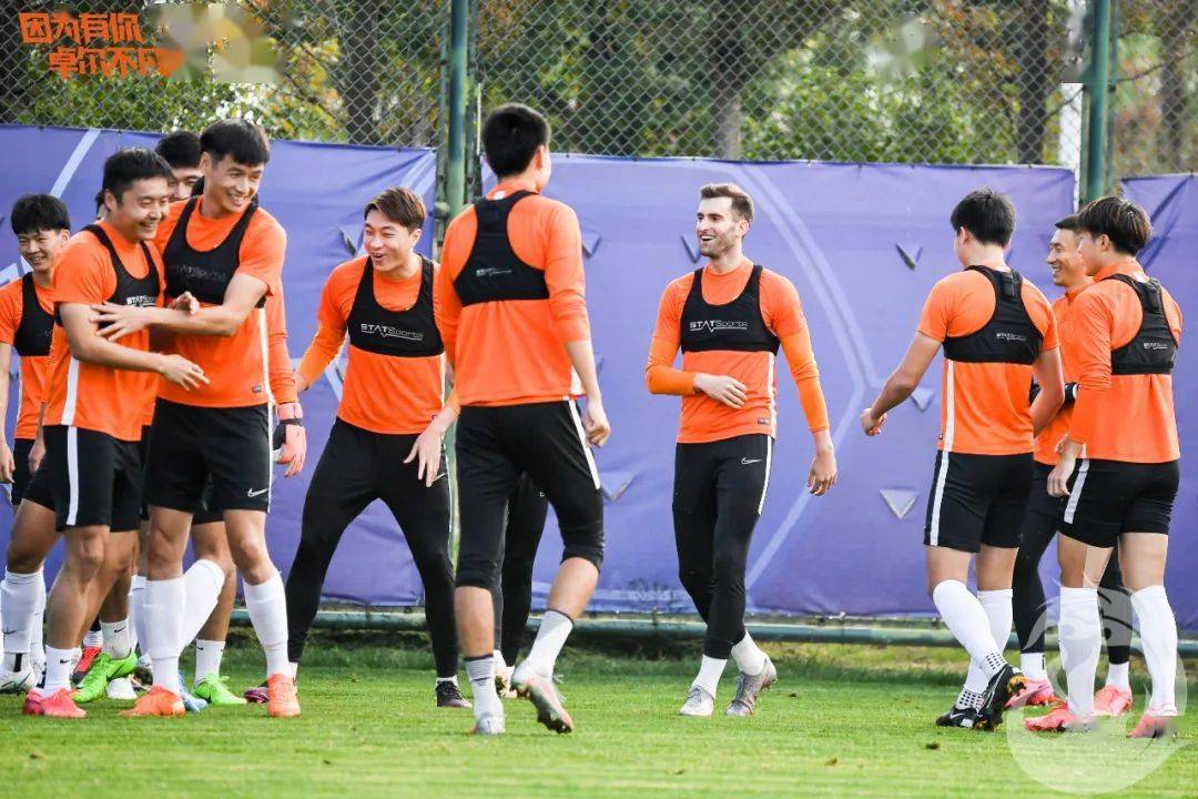 包含激烈战役!球队依靠团队精神赢得胜利的词条 包含激烈战役!球队依靠团队精神赢得胜利的词条