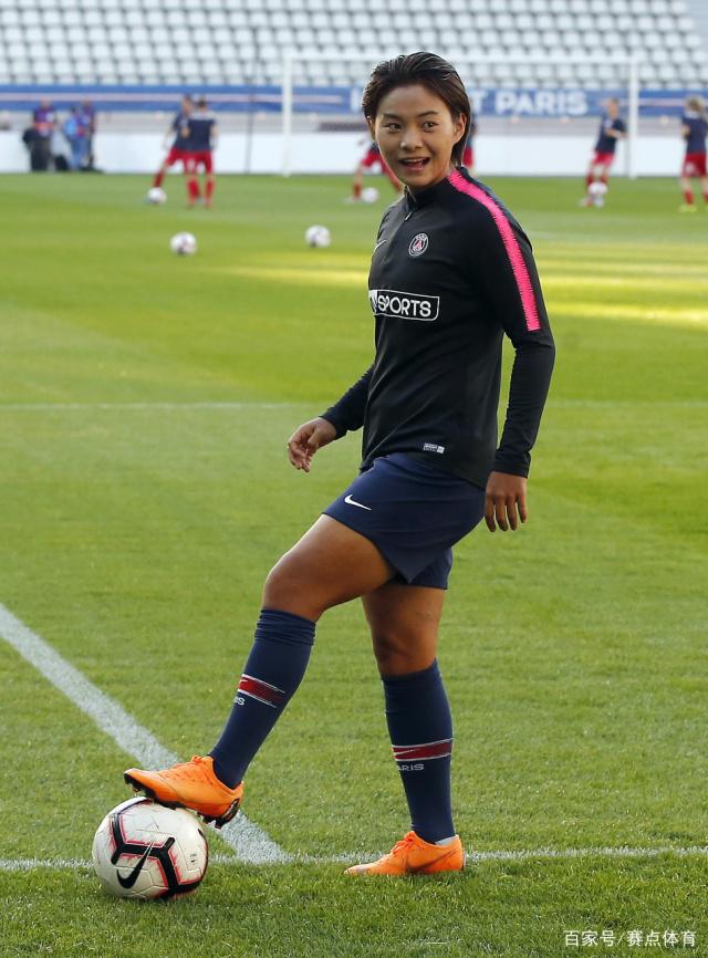 南非足球女队斗志昂扬，晋级八强