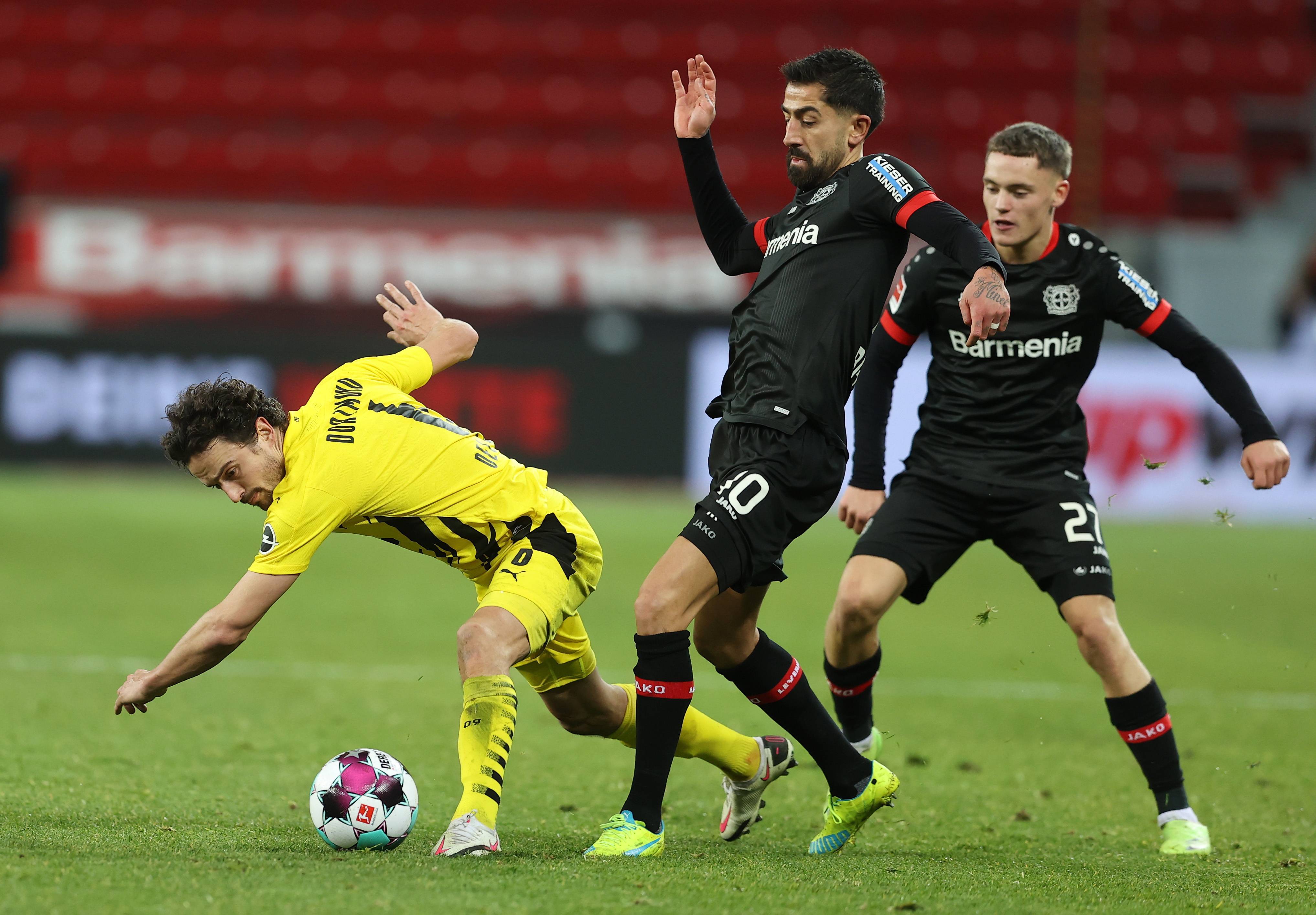 包含勒沃库森主场大胜，斩获三分成果的词条