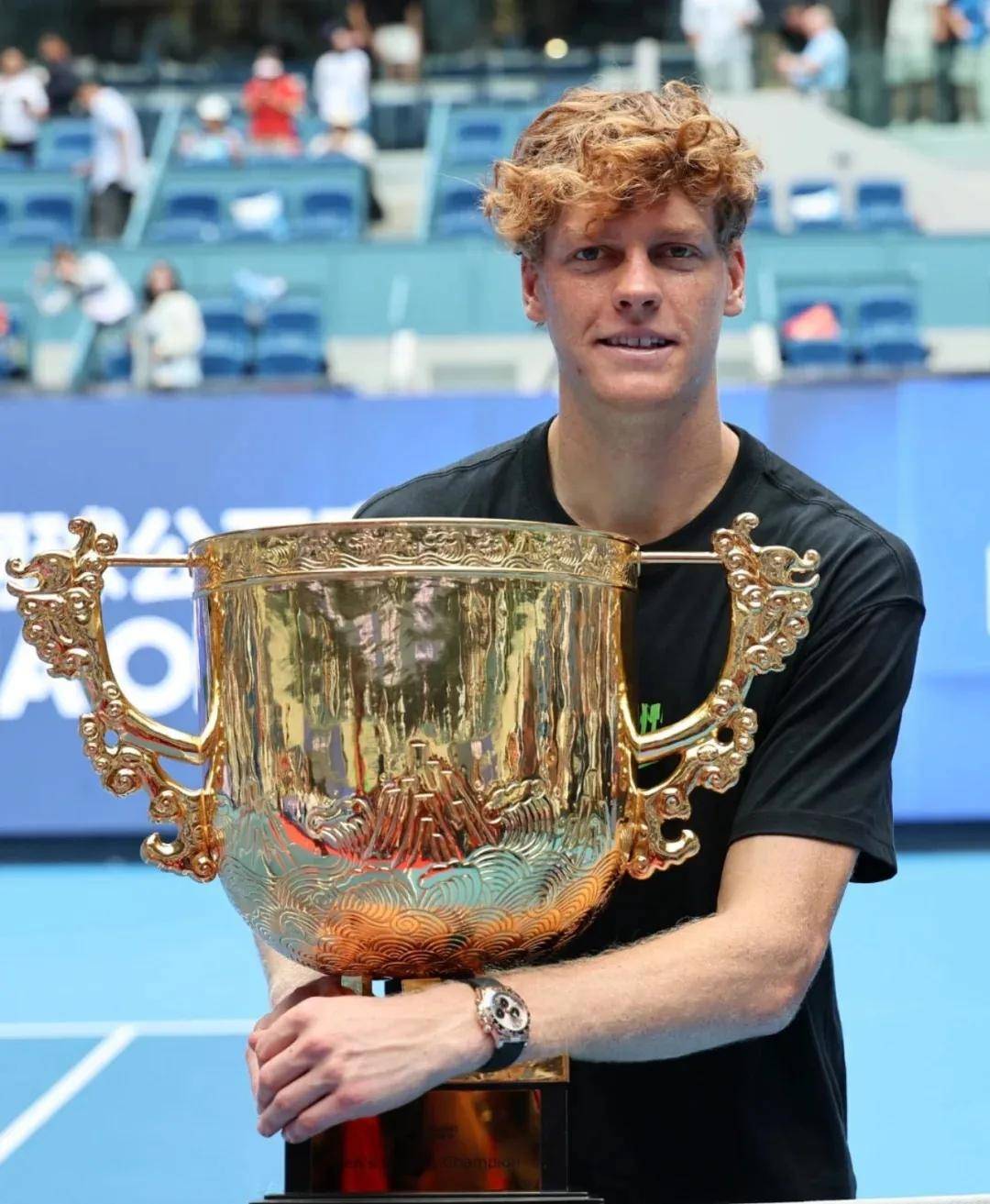 美国网球队险胜西班牙网球队,费德勒送出助攻的简单介绍 美国网球队险胜西班牙网球队,费德勒送出助攻的简单介绍