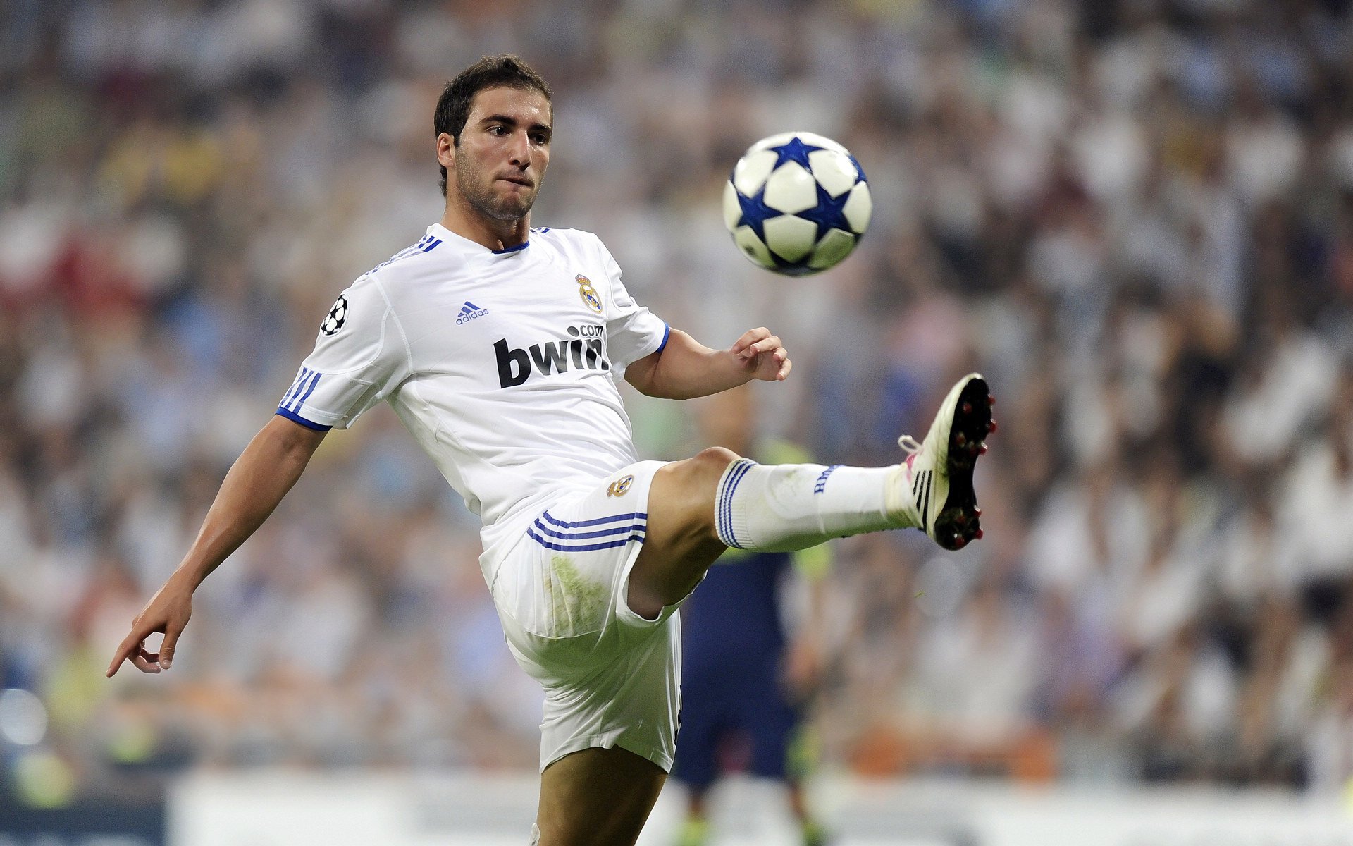 跨界征服，从尼日利亚足球奇迹到阿劳霍的NBA总决赛统治时刻