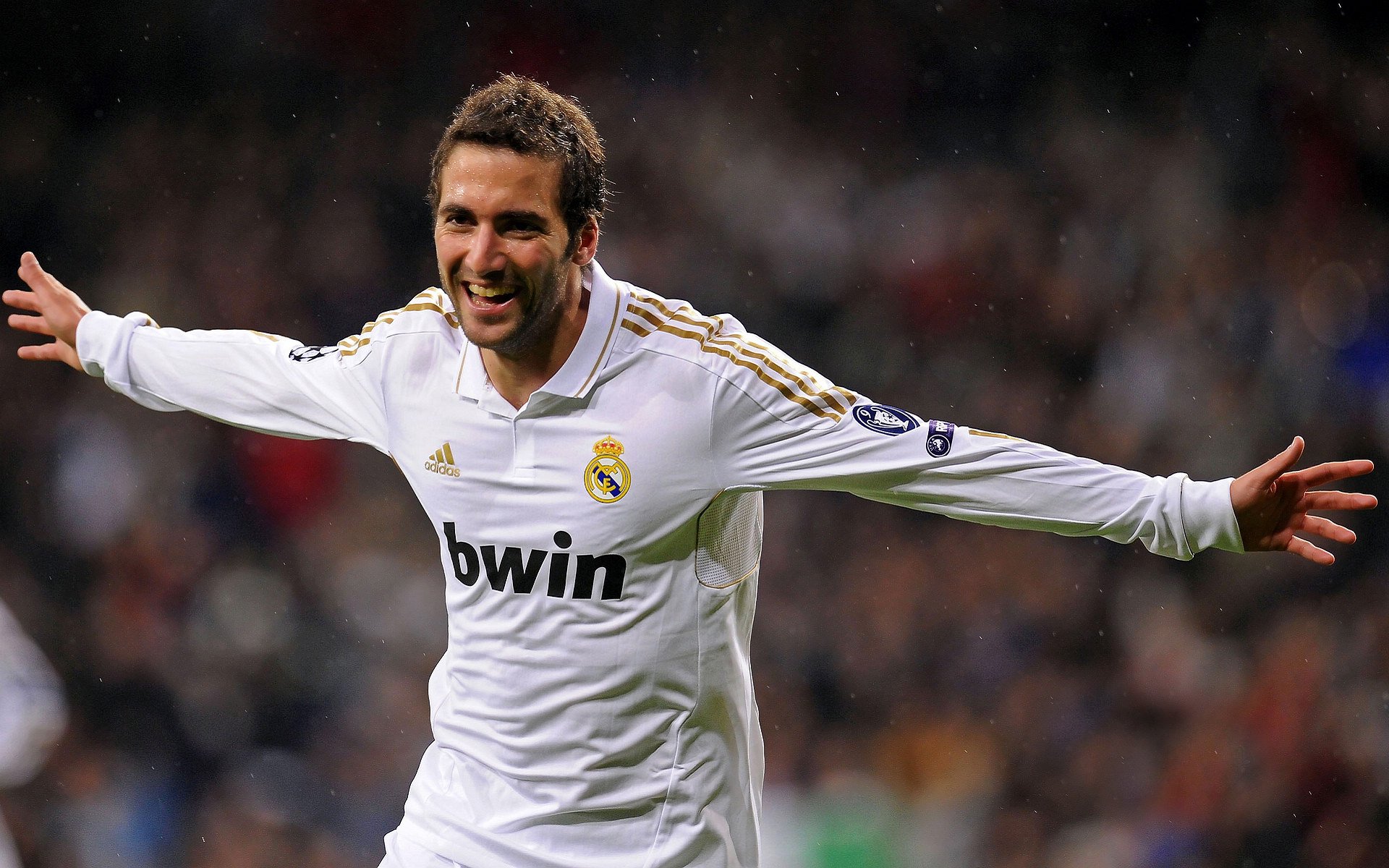 赛道新王，红牛车队横扫法拉利，佩雷兹刷新纪录改写F1格局