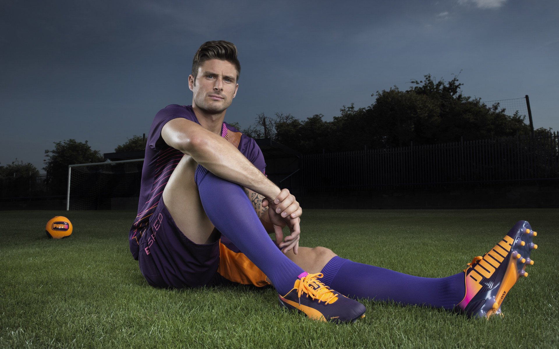 赛道上的孤勇者，诺里斯单骑救主，法拉利铁蹄碾压阿斯顿马丁